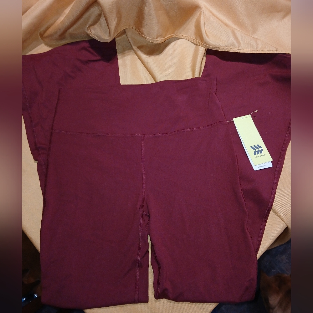 All in Motion Maroon Leggings Size L NWT